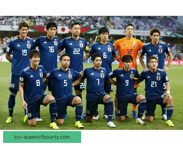 日本队在世预赛中以2比0战胜沙特，成功迈向晋级之路