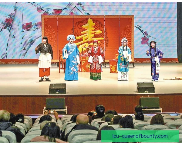 二队阵容出战时刻，看台歌声仍是传统与信仰